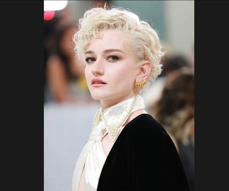 Julia Garner